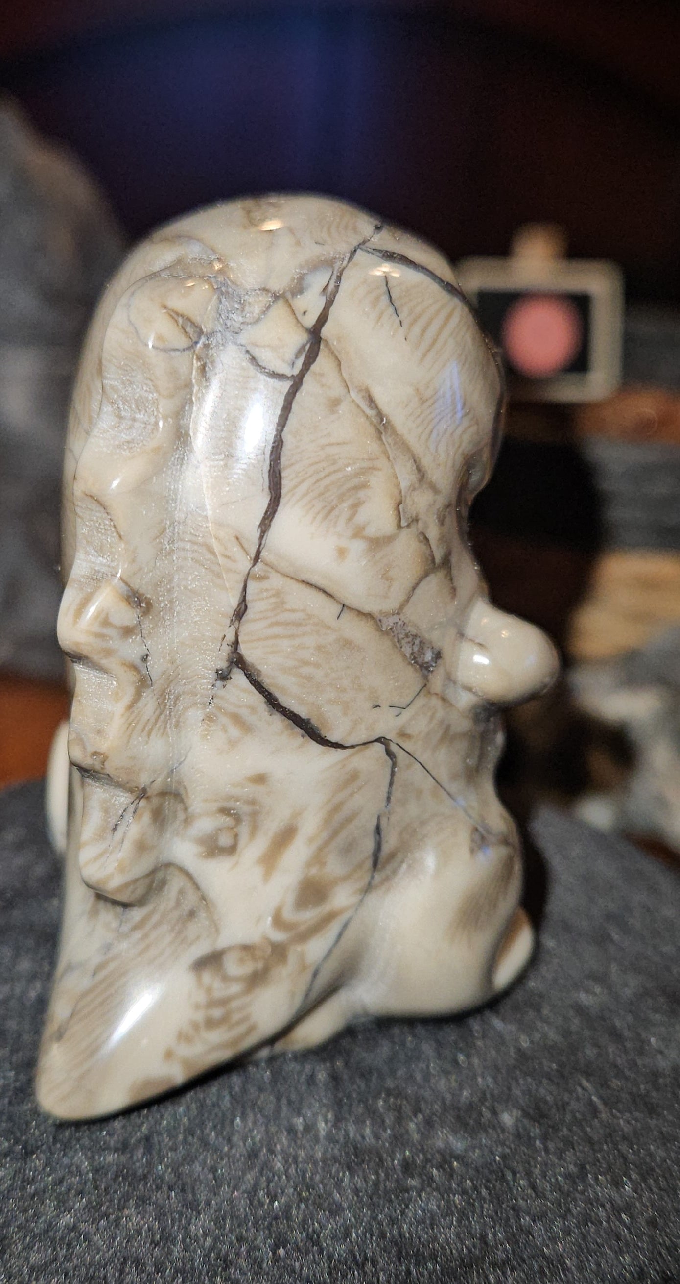Volcano Agate Dinosaur (UV Reactive)