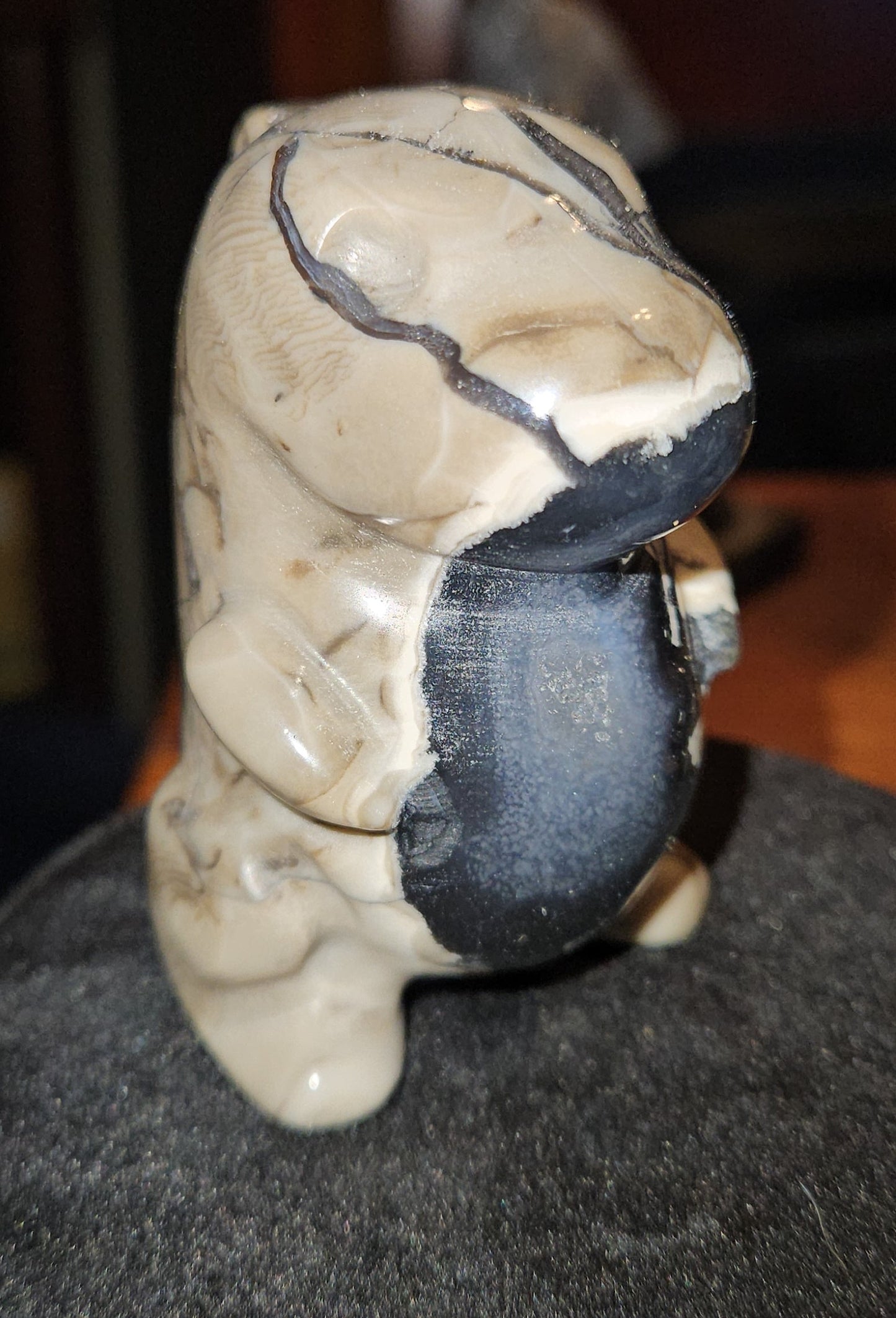Volcano Agate Dinosaur (UV Reactive)