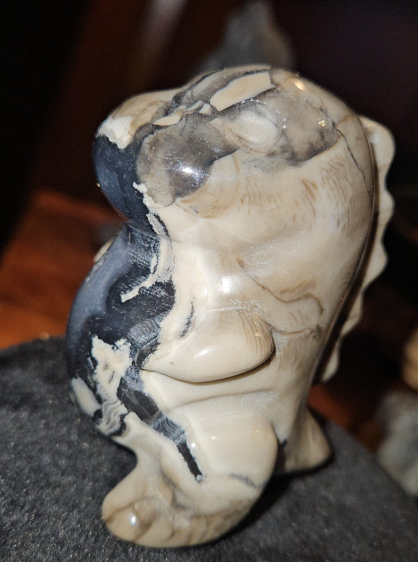Volcano Agate Dinosaur (UV Reactive)