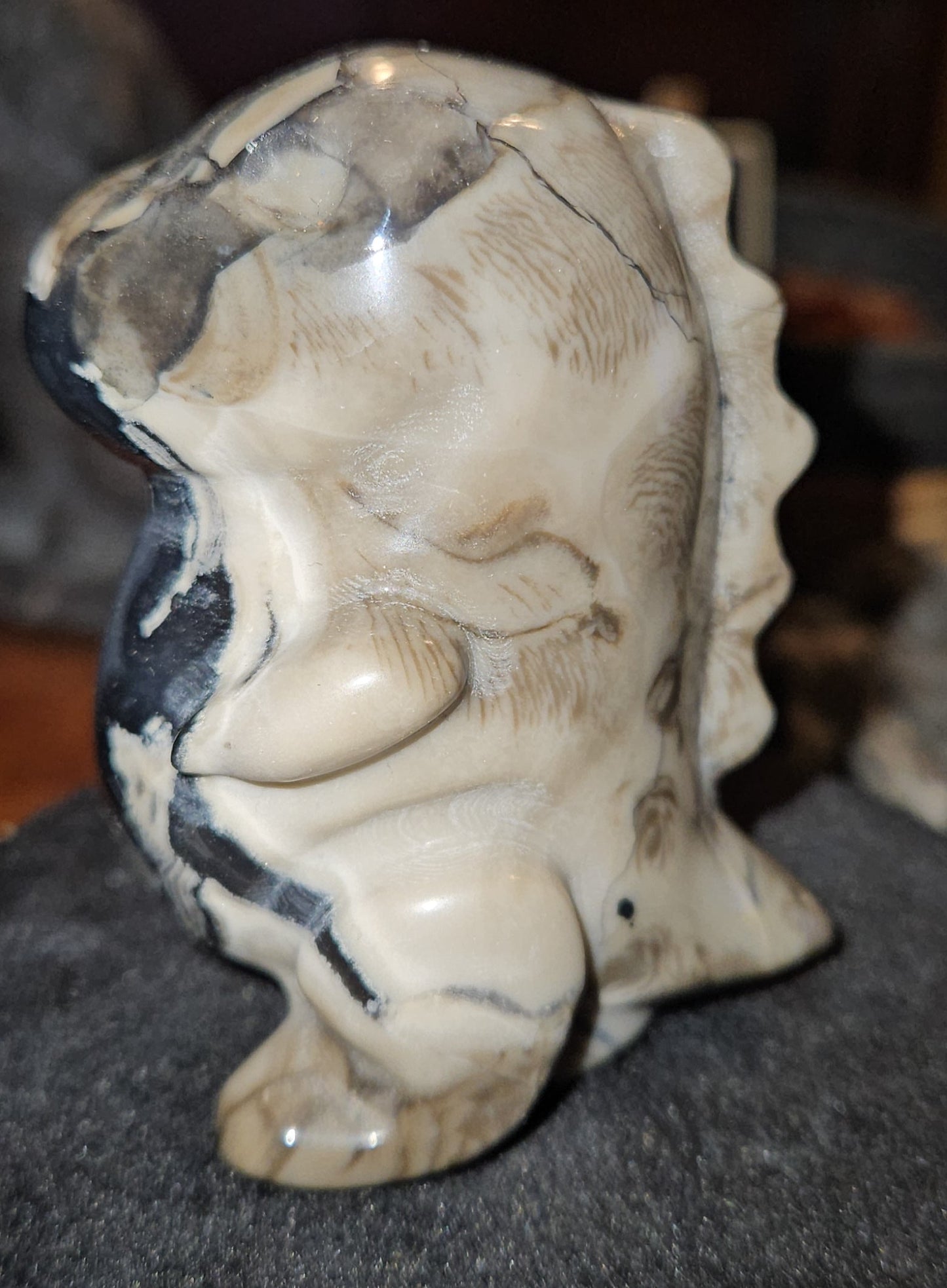 Volcano Agate Dinosaur (UV Reactive)
